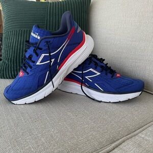 DIADORA | Equipe Nucleo, Mens Size 11.5 - like new